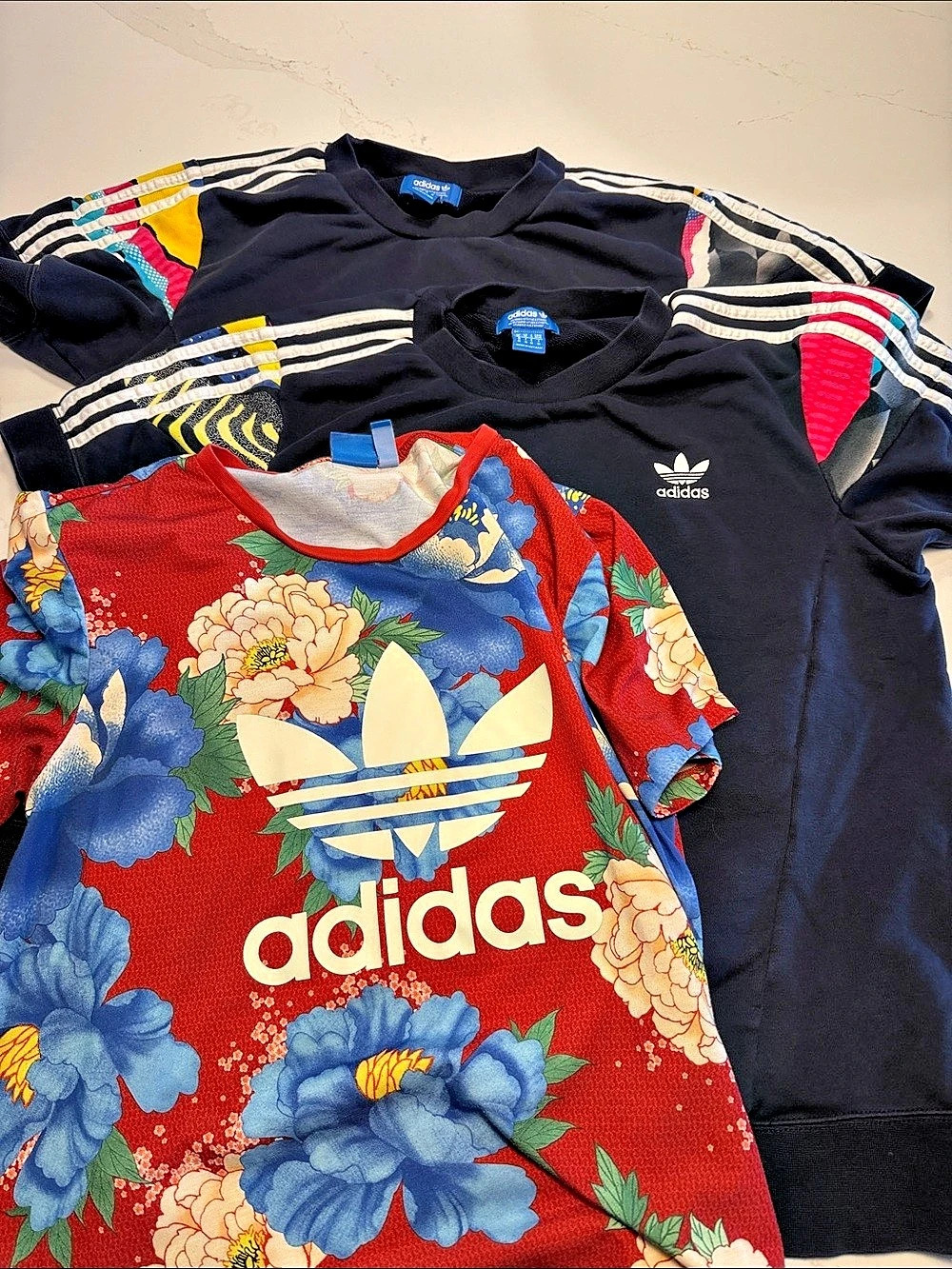 adidas Floral Trefoil Tee Floral Short Sleeve Tee, 2x short sleeved sweaters (M)